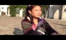 Cô gái Mông Đỏ nói đi dược 5 thứ tiếng  Việt, Mỹ, Pháp, Hoa