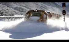 Nhìn thích ghê, tàu hỏa đi trong tuyết :3
