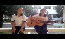 2 em gái Việt hát 
