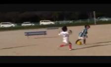 Trẻ em Nhật Bản 7 tuổi đá bóng ảo diệu vô cùng