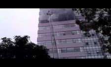 Cháy dữ dội ở Đại học Ngoại thương chiều ngày 11/1/2014