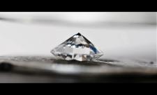 điều gì sẽ xảy ra khi cho 1 viên kim cương vào máy ép thủy lực?