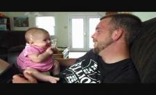 Bé gái 2 tháng tuổi nói 