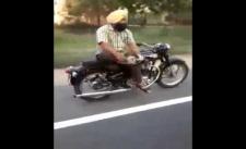 Cách mà người Ấn chạy xe