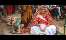 Cô gái Ấn Độ làm đám cưới với... cờ hó