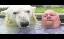 Tắm với gấu Bắc cực - liều vãi chưởng